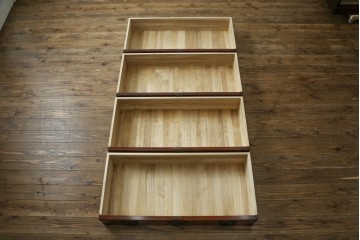 中古　超美品　岩谷堂箪笥　深みある色調と華やかな金具が引き立つ整理箪笥　(R-085351)