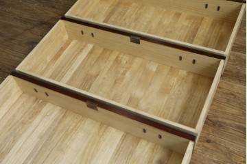 中古　超美品　岩谷堂箪笥　深みある色調と華やかな金具が引き立つ整理箪笥　(R-085351)