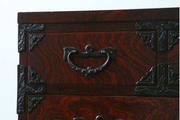 中古　超美品　岩谷堂箪笥　深みある色調と華やかな金具が引き立つ整理箪笥　(R-085351)