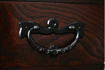 中古　超美品　岩谷堂箪笥　深みある色調と華やかな金具が引き立つ整理箪笥　(R-085351)