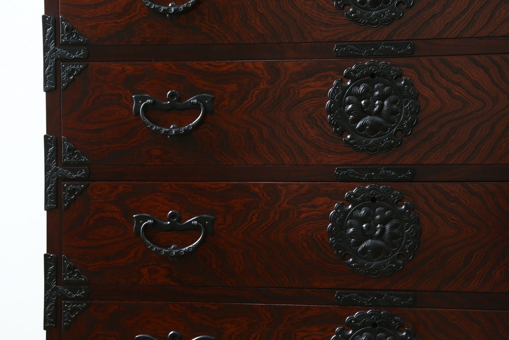 中古　超美品　岩谷堂箪笥　深みある色調と華やかな金具が引き立つ整理箪笥　(R-085351)