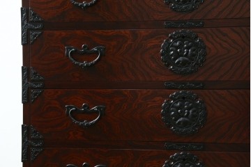 中古　超美品　岩谷堂箪笥　深みある色調と華やかな金具が引き立つ整理箪笥　(R-085351)