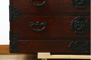 中古　超美品　岩谷堂箪笥　深みある色調と華やかな金具が引き立つ整理箪笥　(R-085351)