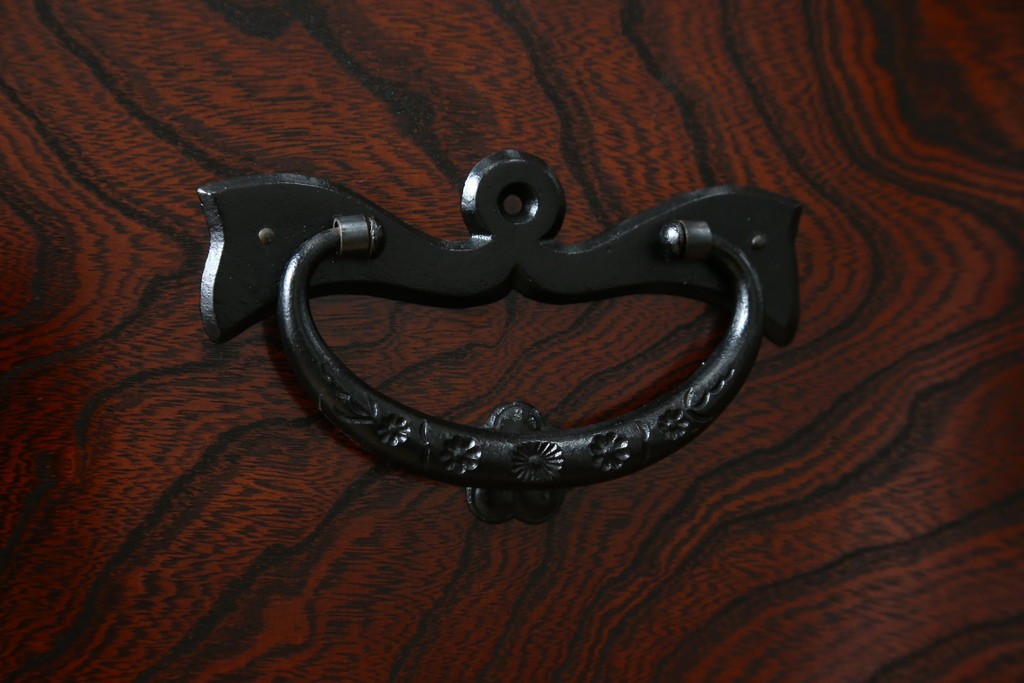 中古　超美品　岩谷堂箪笥　深みある色調と華やかな金具が引き立つ整理箪笥　(R-085351)