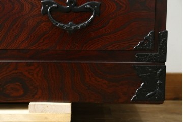 中古　超美品　岩谷堂箪笥　深みある色調と華やかな金具が引き立つ整理箪笥　(R-085351)