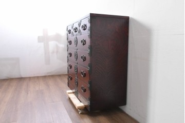 中古　超美品　岩谷堂箪笥　深みある色調と華やかな金具が引き立つ整理箪笥　(R-085351)