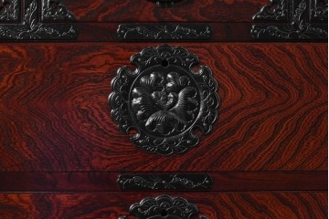 中古　超美品　岩谷堂箪笥　深みある色調と華やかな金具が引き立つ整理箪笥　(R-085351)