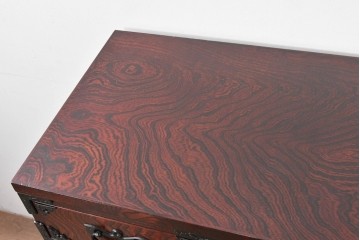 中古　超美品　岩谷堂箪笥　深みある色調と華やかな金具が引き立つ整理箪笥　(R-085351)