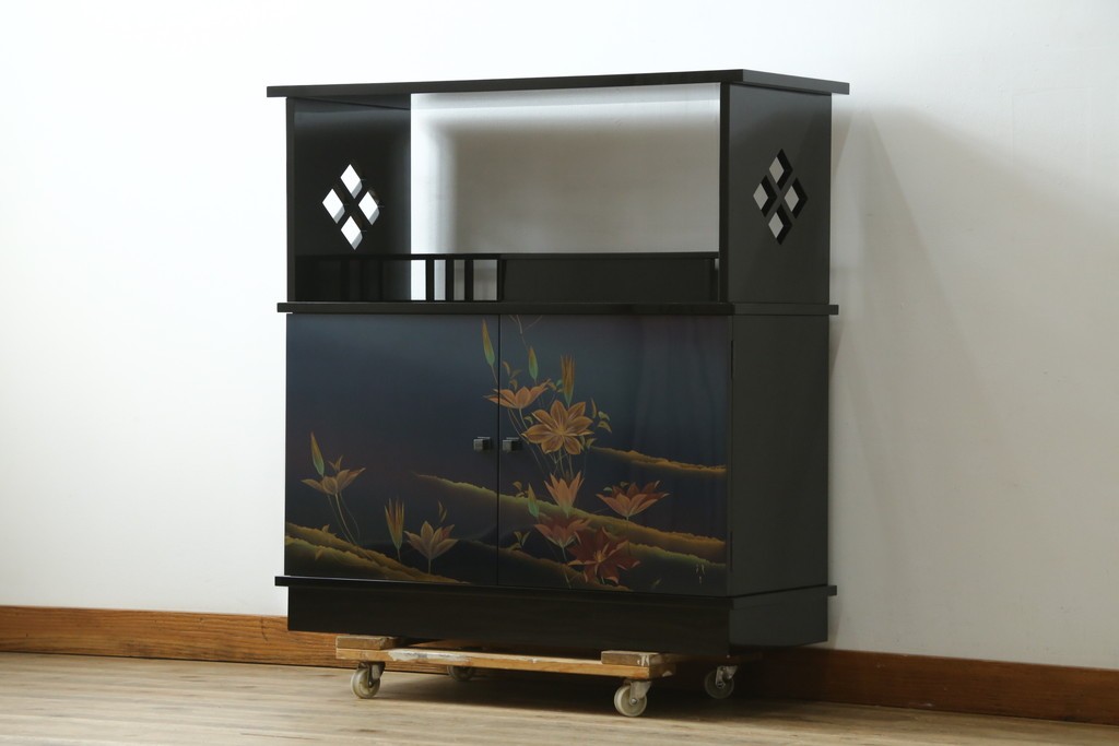 和製ヴィンテージ　美品　輪島塗り　優雅な草花蒔絵が目を引く飾り棚　(R-085352)