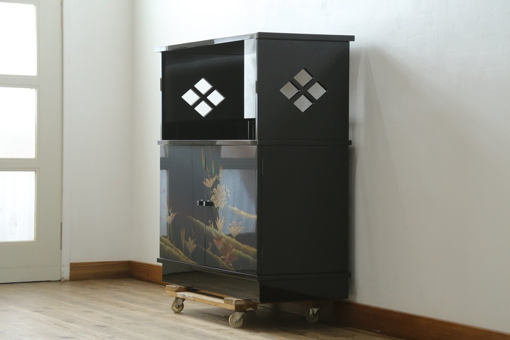 和製ヴィンテージ　美品　輪島塗り　優雅な草花蒔絵が目を引く飾り棚　(R-085352)