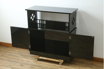 和製ヴィンテージ　美品　輪島塗り　優雅な草花蒔絵が目を引く飾り棚　(R-085352)
