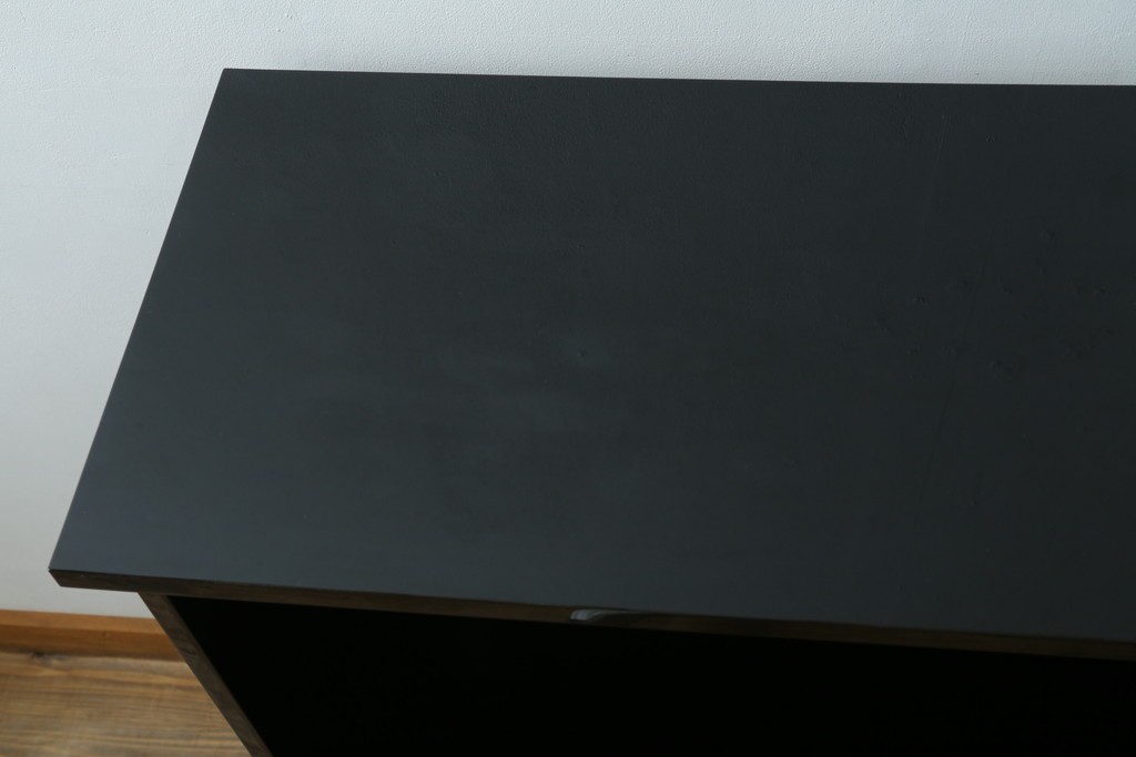 和製ヴィンテージ　美品　輪島塗り　優雅な草花蒔絵が目を引く飾り棚　(R-085352)