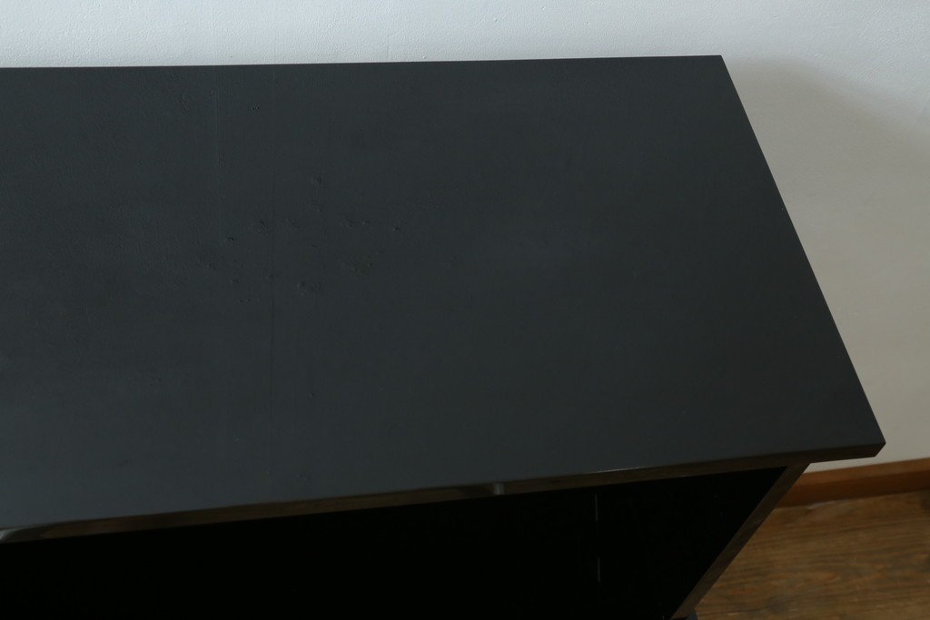 和製ヴィンテージ　美品　輪島塗り　優雅な草花蒔絵が目を引く飾り棚　(R-085352)