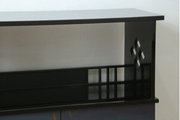 和製ヴィンテージ　美品　輪島塗り　優雅な草花蒔絵が目を引く飾り棚　(R-085352)
