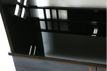 和製ヴィンテージ　美品　輪島塗り　優雅な草花蒔絵が目を引く飾り棚　(R-085352)