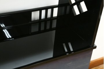 和製ヴィンテージ　美品　輪島塗り　優雅な草花蒔絵が目を引く飾り棚　(R-085352)