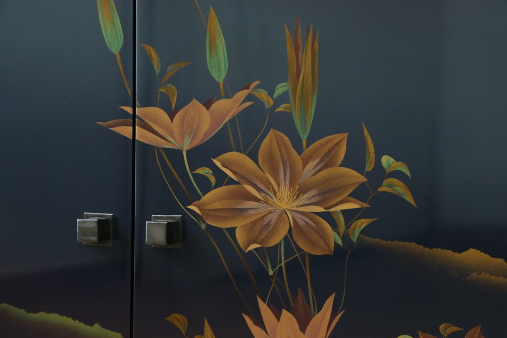 和製ヴィンテージ　美品　輪島塗り　優雅な草花蒔絵が目を引く飾り棚　(R-085352)