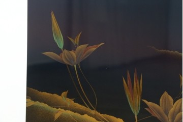 和製ヴィンテージ　美品　輪島塗り　優雅な草花蒔絵が目を引く飾り棚　(R-085352)