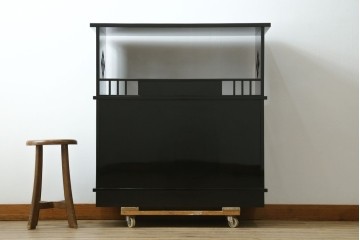 和製ヴィンテージ　美品　輪島塗り　優雅な草花蒔絵が目を引く飾り棚　(R-085352)