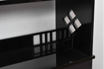 和製ヴィンテージ　美品　輪島塗り　優雅な草花蒔絵が目を引く飾り棚　(R-085352)