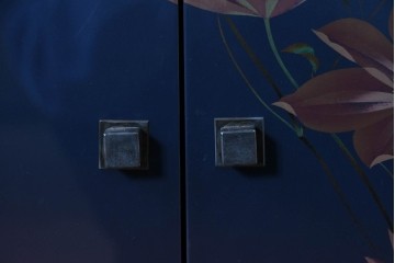 和製ヴィンテージ　美品　輪島塗り　優雅な草花蒔絵が目を引く飾り棚　(R-085352)