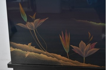 和製ヴィンテージ　美品　輪島塗り　優雅な草花蒔絵が目を引く飾り棚　(R-085352)