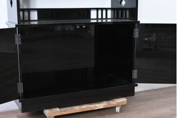 和製ヴィンテージ　美品　輪島塗り　優雅な草花蒔絵が目を引く飾り棚　(R-085352)