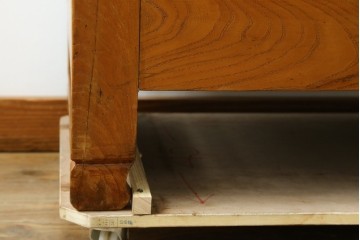 アジアンヴィンテージ　美品　ニレ材　オリエンタルな雰囲気漂うアンティーク調のサイドボード　(R-085353)