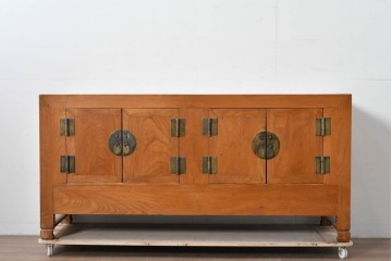 アジアンヴィンテージ　美品　ニレ材　オリエンタルな雰囲気漂うアンティーク調のサイドボード　(R-085353)