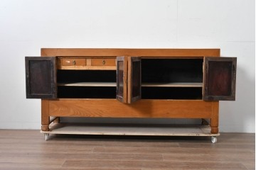 アジアンヴィンテージ　美品　ニレ材　オリエンタルな雰囲気漂うアンティーク調のサイドボード　(R-085353)