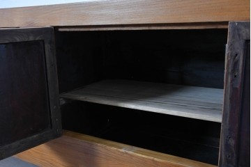 アジアンヴィンテージ　美品　ニレ材　オリエンタルな雰囲気漂うアンティーク調のサイドボード　(R-085353)