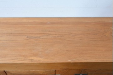 アジアンヴィンテージ　美品　ニレ材　オリエンタルな雰囲気漂うアンティーク調のサイドボード　(R-085353)