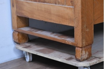 アジアンヴィンテージ　美品　ニレ材　オリエンタルな雰囲気漂うアンティーク調のサイドボード　(R-085353)