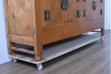 アジアンヴィンテージ　美品　ニレ材　オリエンタルな雰囲気漂うアンティーク調のサイドボード　(R-085353)