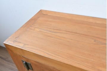 アジアンヴィンテージ　美品　ニレ材　オリエンタルな雰囲気漂うアンティーク調のサイドボード　(R-085353)