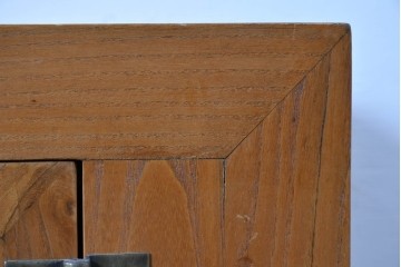 アジアンヴィンテージ　美品　ニレ材　オリエンタルな雰囲気漂うアンティーク調のサイドボード　(R-085353)