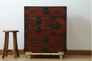 中古　美品　岩谷堂箪笥　迫力ある木目と重厚な金具が映える小箪笥　(R-085354)