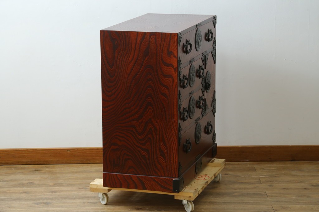 中古　美品　岩谷堂箪笥　迫力ある木目と重厚な金具が映える小箪笥　(R-085354)