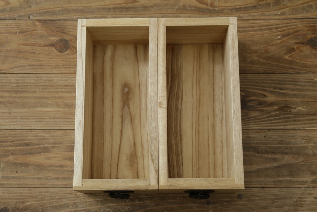中古　美品　岩谷堂箪笥　迫力ある木目と重厚な金具が映える小箪笥　(R-085354)