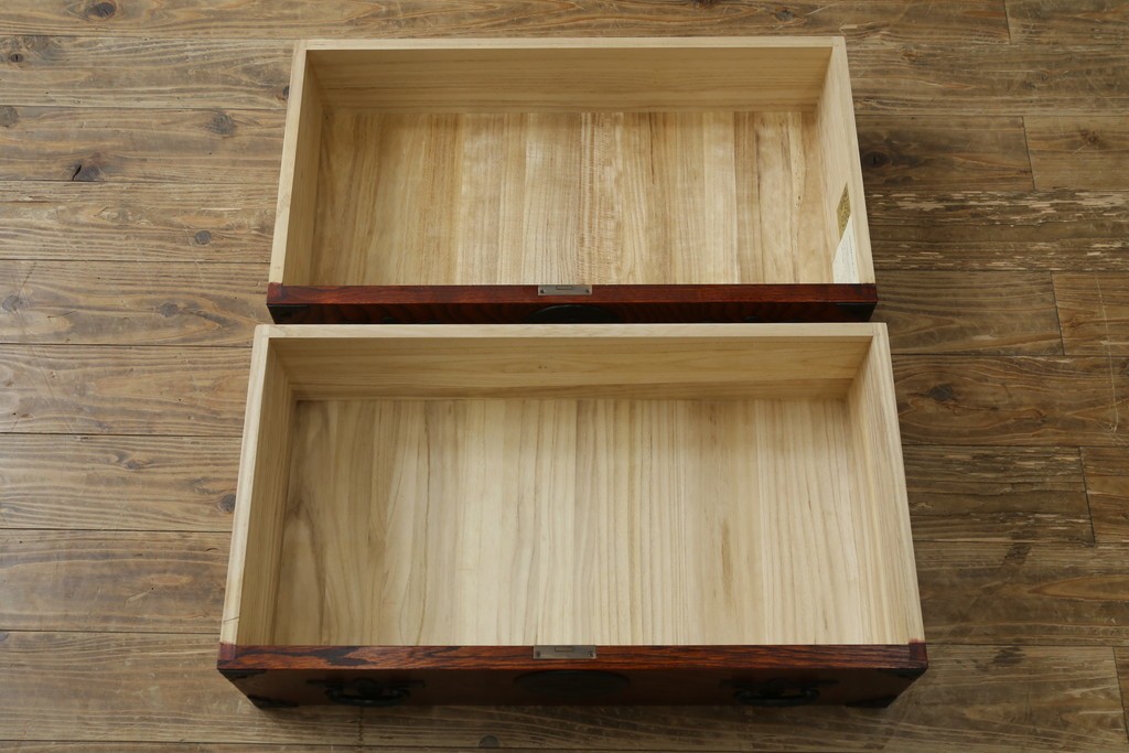 中古　美品　岩谷堂箪笥　迫力ある木目と重厚な金具が映える小箪笥　(R-085354)