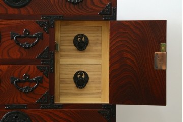 中古　美品　岩谷堂箪笥　迫力ある木目と重厚な金具が映える小箪笥　(R-085354)