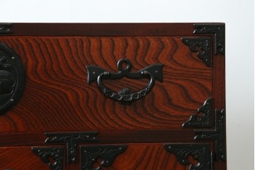 中古　美品　岩谷堂箪笥　迫力ある木目と重厚な金具が映える小箪笥　(R-085354)