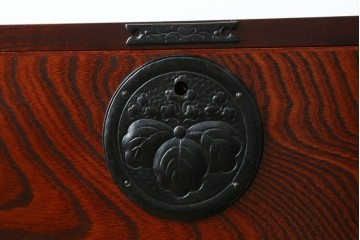 中古　美品　岩谷堂箪笥　迫力ある木目と重厚な金具が映える小箪笥　(R-085354)