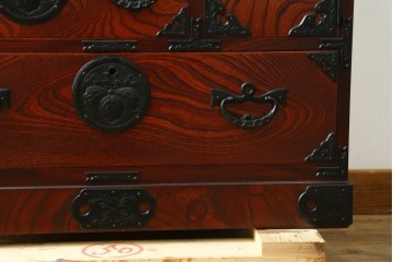 中古　美品　岩谷堂箪笥　迫力ある木目と重厚な金具が映える小箪笥　(R-085354)