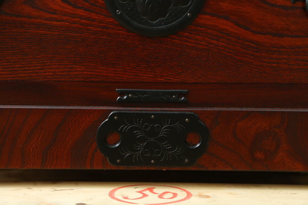 中古　美品　岩谷堂箪笥　迫力ある木目と重厚な金具が映える小箪笥　(R-085354)