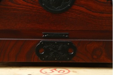 中古　美品　岩谷堂箪笥　迫力ある木目と重厚な金具が映える小箪笥　(R-085354)