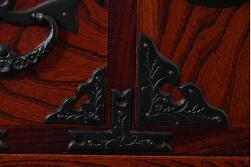 中古　美品　岩谷堂箪笥　迫力ある木目と重厚な金具が映える小箪笥　(R-085354)