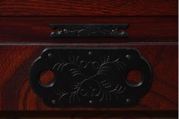 中古　美品　岩谷堂箪笥　迫力ある木目と重厚な金具が映える小箪笥　(R-085354)