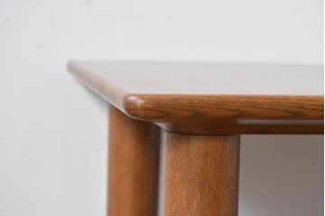 中古　美品　CONDE HOUSE(カンディハウス)　丁寧な造りが引き立つ丸脚デザインのローテーブル　(R-085355)