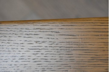 中古　美品　CONDE HOUSE(カンディハウス)　丁寧な造りが引き立つ丸脚デザインのローテーブル　(R-085355)